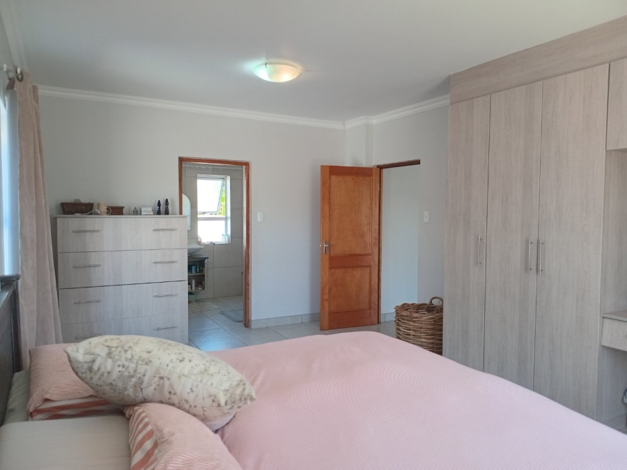 To Let 3 Bedroom Property for Rent in Kraaibosch Western Cape